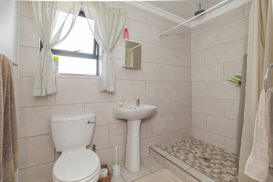 5 Bedroom Property for Sale in Loucharmante Western Cape